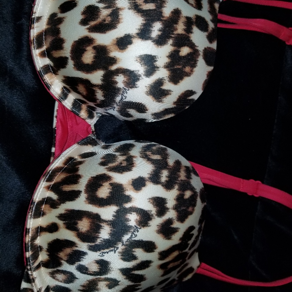 Victoria's Secret Very Sexy Padded Demi 36A